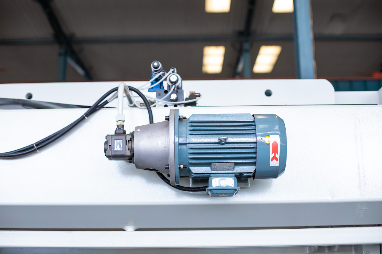 100t Hydraulický CNC ohraňovací lis Korunovací CNC ohraňovací lis Delem