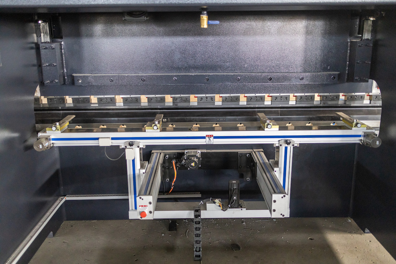 100t Hydraulický CNC ohraňovací lis Korunovací CNC ohraňovací lis Delem