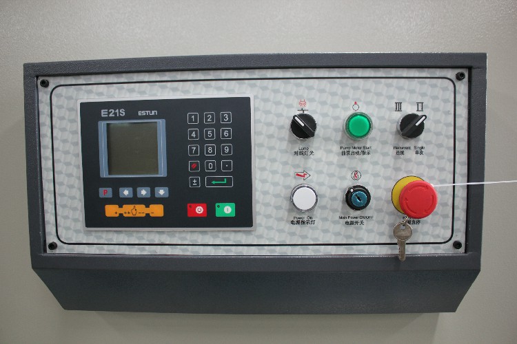 12mm 3200mm Hydraulic Guillotine Shearing Machine Cnc Steel Sheet Cutting Machine 12mm 3200mm Hydraulický stroj na řezání gilotinou CNC stroj na řezání ocelových plechů