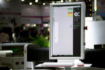 1500*3000mm 500w Racuys Or Ipg Fiber Laser Cutting Machine 1500*3000mm 500w Racuys nebo Ipg vláknový laserový řezací stroj