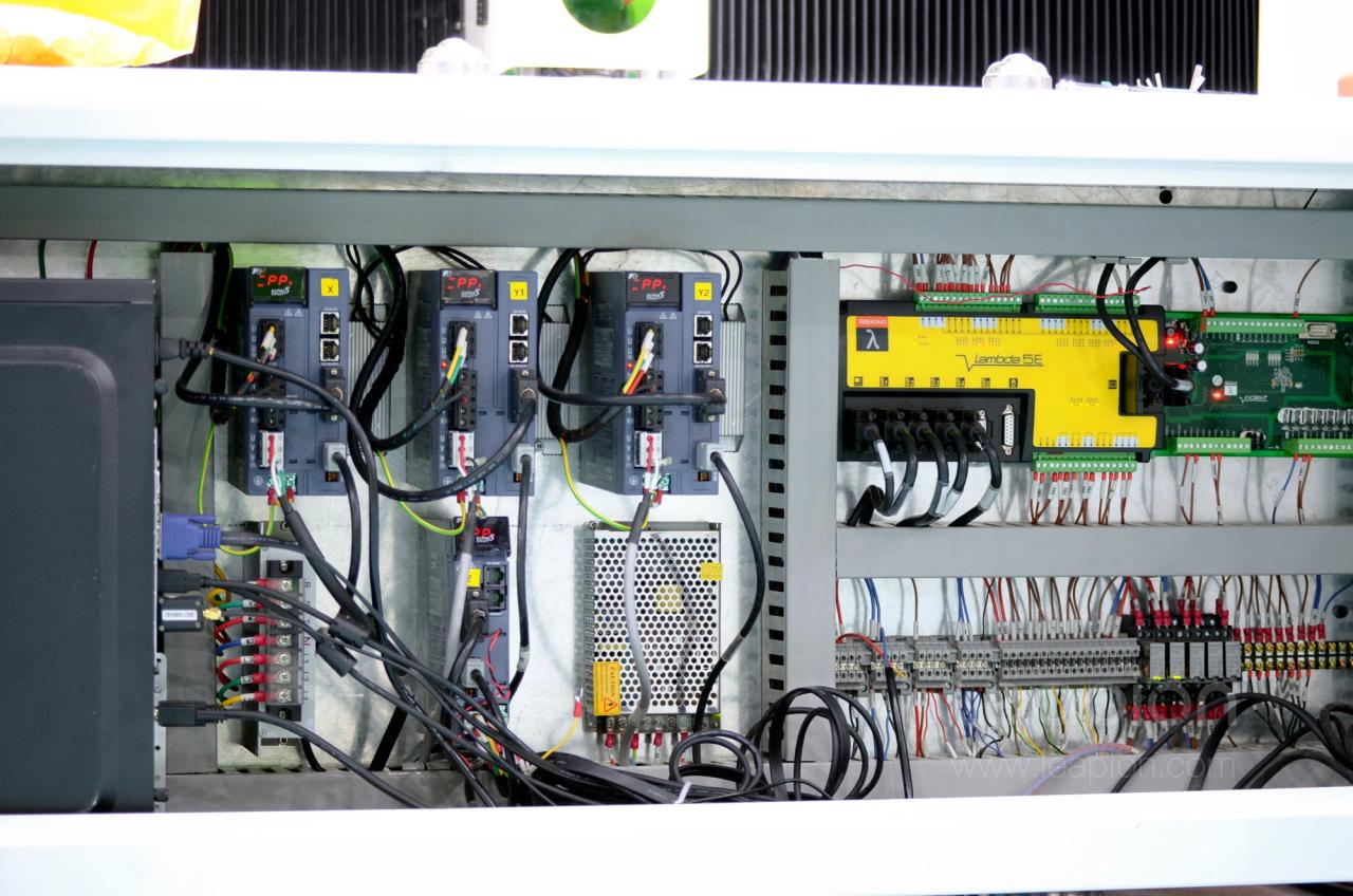 1500*3000mm 500w Racuys Or Ipg Fiber Laser Cutting Machine 1500*3000mm 500w Racuys nebo Ipg vláknový laserový řezací stroj