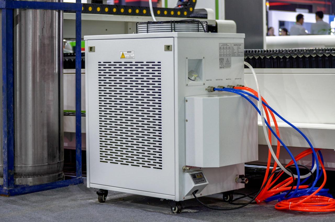 1500*3000mm 500w Racuys Or Ipg Fiber Laser Cutting Machine 1500*3000mm 500w Racuys nebo Ipg vláknový laserový řezací stroj