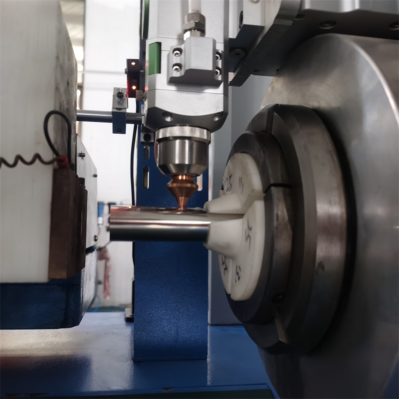 Laserový řezací stroj na řezání plechů 1530 CNC