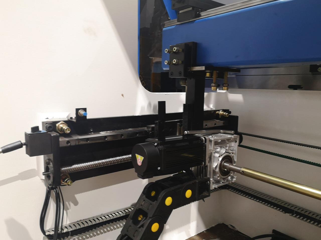 160t-4000 4-axis Cnc Hydraulic Bending Machine Press Brake 160t-4000 4osá CNC hydraulická ohýbačka ohraňovací lis