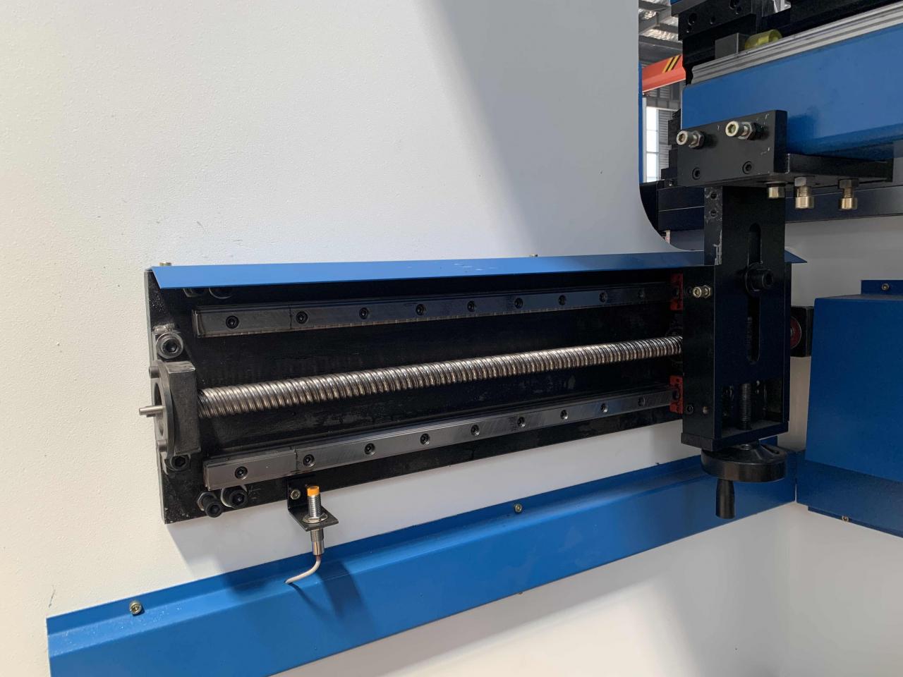 160t-4000 4-axis Cnc Hydraulic Bending Machine Press Brake 160t-4000 4osá CNC hydraulická ohýbačka ohraňovací lis