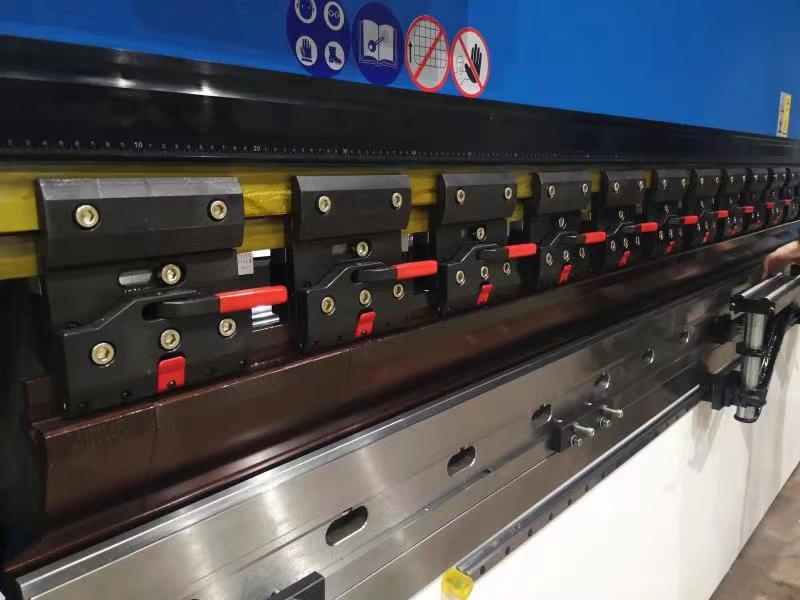 160t-4000 4-axis Cnc Hydraulic Bending Machine Press Brake 160t-4000 4osá CNC hydraulická ohýbačka ohraňovací lis