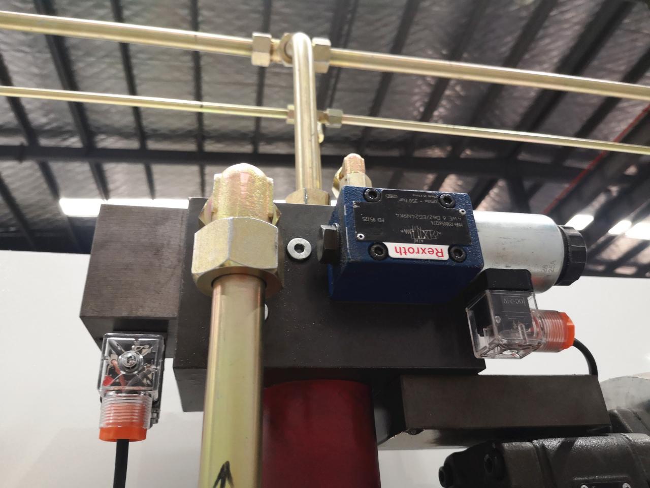 160t-4000 4-axis Cnc Hydraulic Bending Machine Press Brake 160t-4000 4osá CNC hydraulická ohýbačka ohraňovací lis