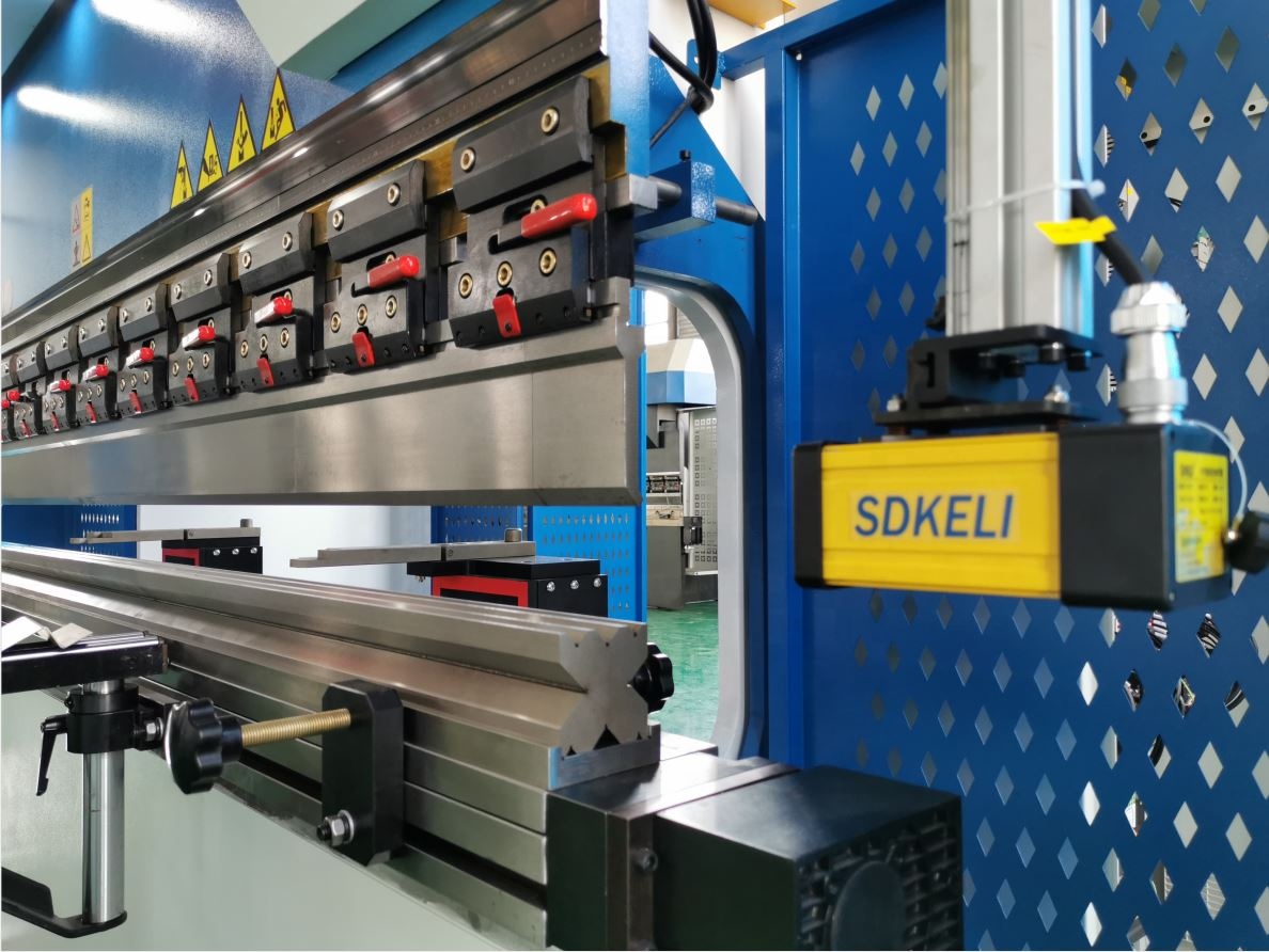 160t-4000 4-axis Cnc Hydraulic Bending Machine Press Brake 160t-4000 4osá CNC hydraulická ohýbačka ohraňovací lis