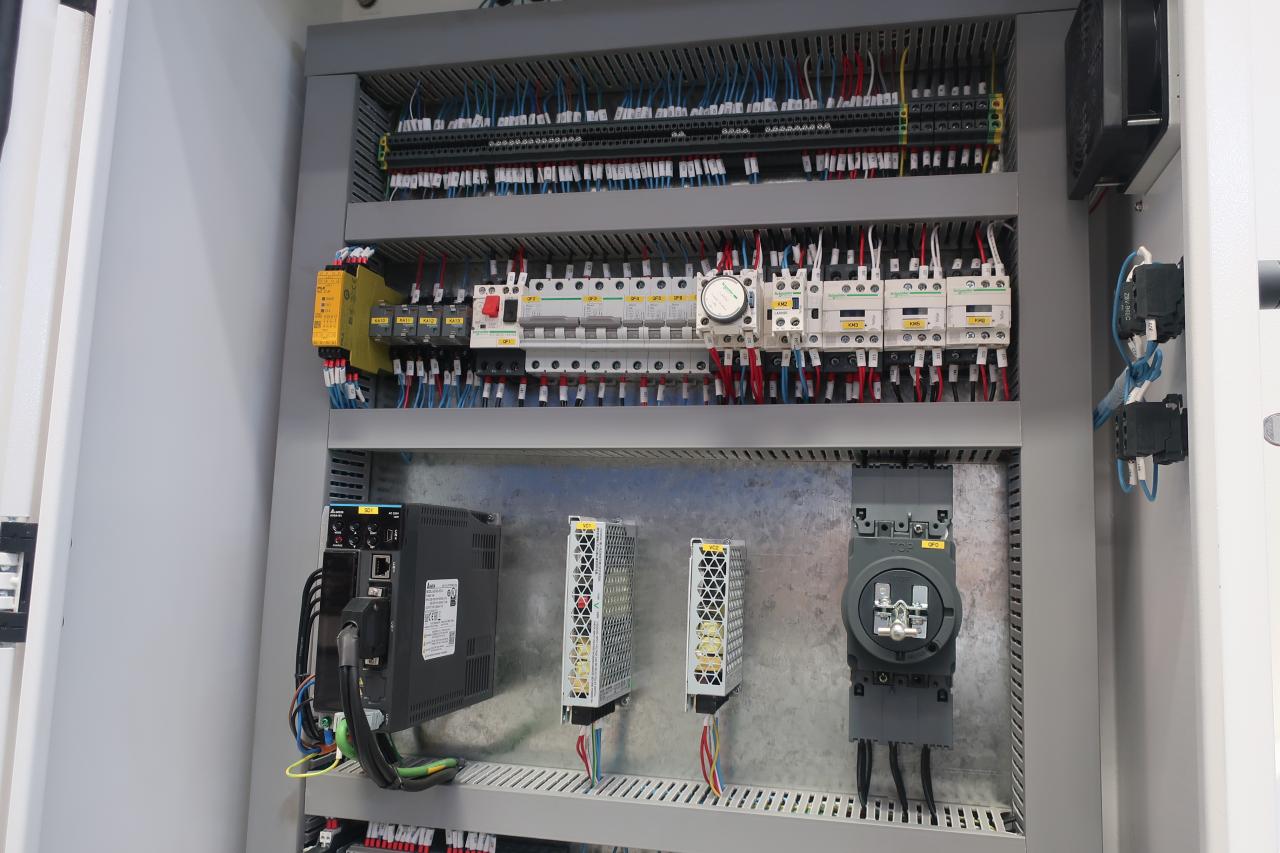 16mm Hydraulické nůžky s gilotinou pro řezání plechu 6 metrů