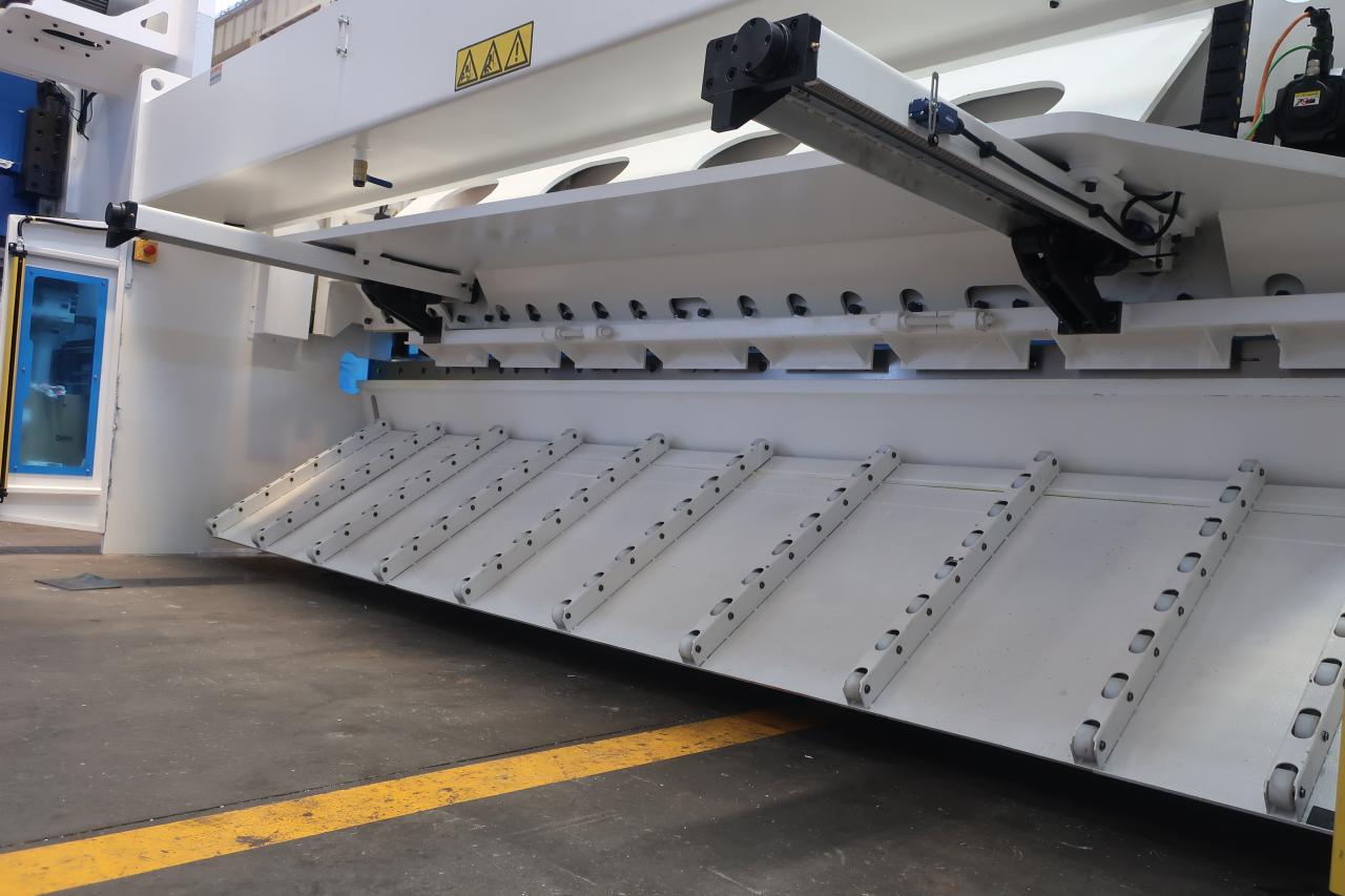 16mm Hydraulické nůžky s gilotinou pro řezání plechu 6 metrů