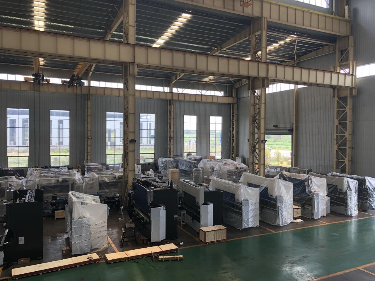 16mm Hydraulic Guillotine Shearing Machine For Sheet Metal Cutting 6 Meters 16mm Hydraulické nůžky s gilotinou pro řezání plechu 6 metrů