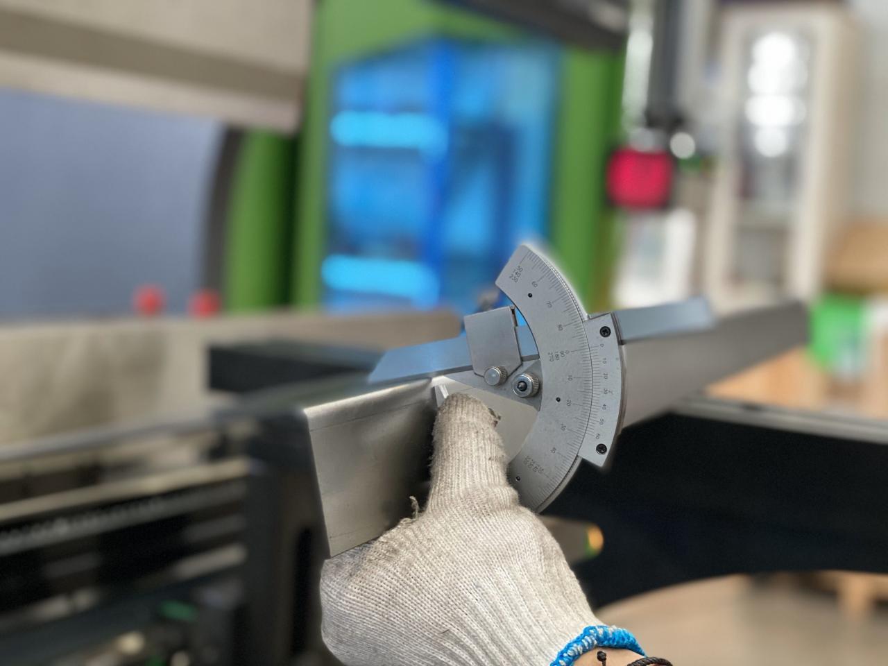 16mm Hydraulic Guillotine Shearing Machine For Sheet Metal Cutting 6 Meters 16mm Hydraulické nůžky s gilotinou pro řezání plechu 6 metrů