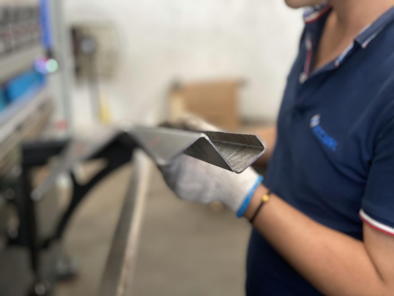 16mm Hydraulic Guillotine Shearing Machine For Sheet Metal Cutting 6 Meters 16mm Hydraulické nůžky s gilotinou pro řezání plechu 6 metrů