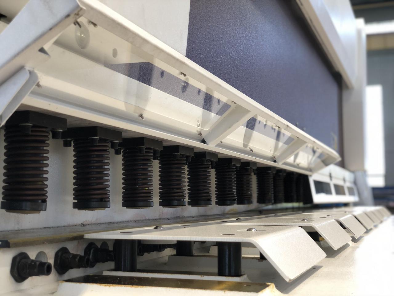 16mm Hydraulic Guillotine Shearing Machine For Sheet Metal Cutting 6 Meters 16mm Hydraulické nůžky s gilotinou pro řezání plechu 6 metrů