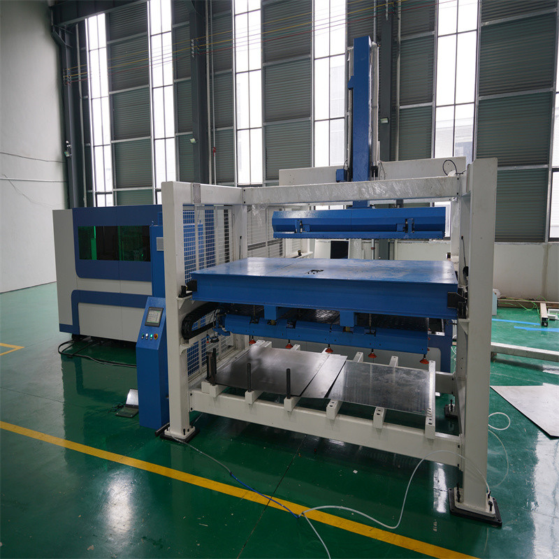 1kw 1,5kw 2kw vláknový laserový řezací stroj pro řezání plechu 3000x1500mm