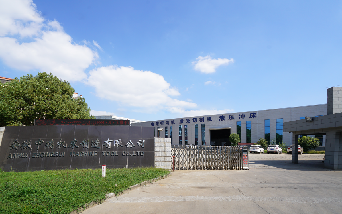 200t 300t Standardní průmyslový ohraňovací cnc hydraulický ohraňovací lis