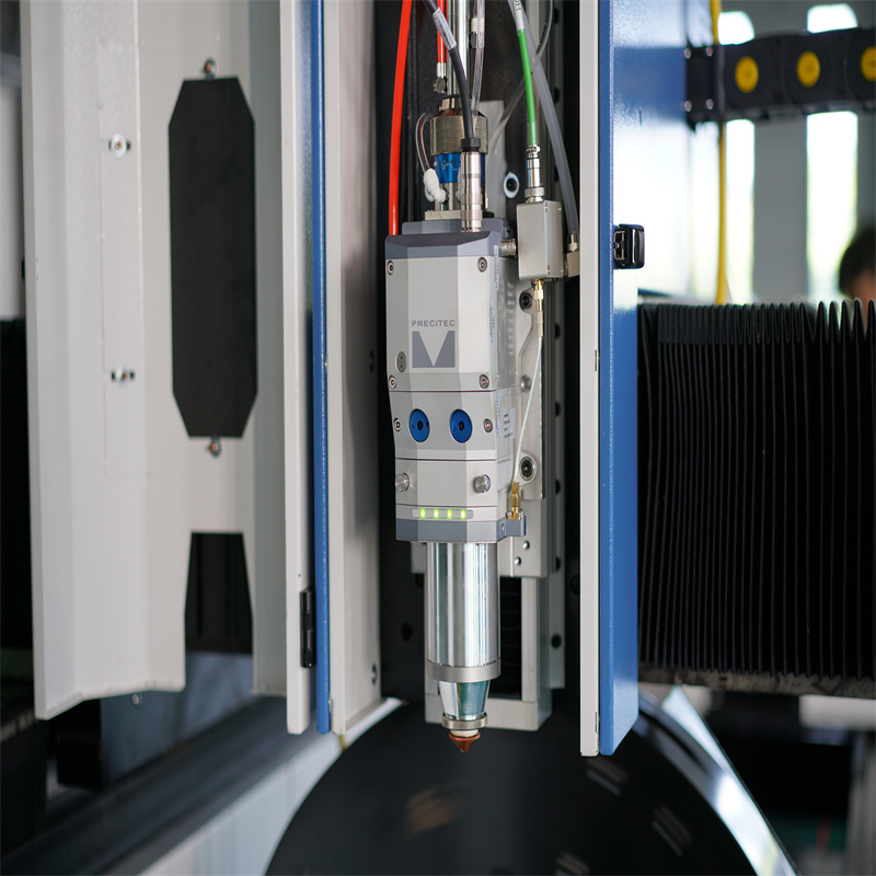 3015 1500x3000 Laserový řezací stroj z hliníkových vláken Průmyslové laserové zařízení