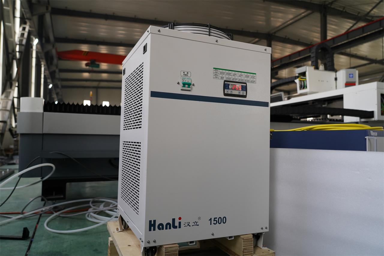 3015 4kw 1kw 2kw 3kw Stainless Steel Cnc Fiber Laser Cutting Machine 3015 4kw 1kw 2kw 3kw nerezový CNC vláknový laserový řezací stroj