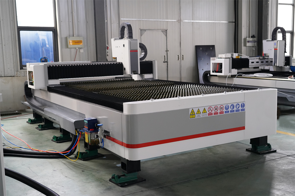 3015 4kw 1kw 2kw 3kw Stainless Steel Cnc Fiber Laser Cutting Machine 3015 4kw 1kw 2kw 3kw nerezový CNC vláknový laserový řezací stroj