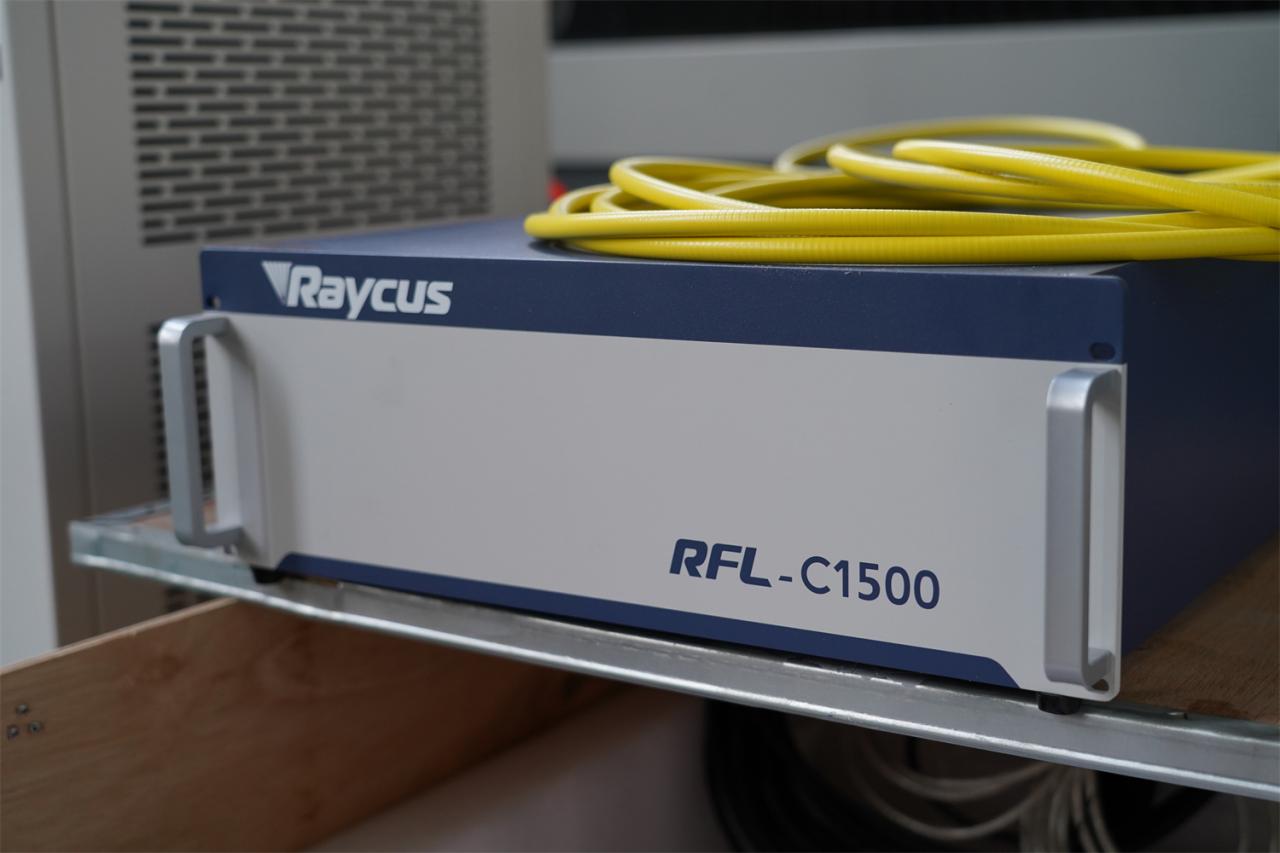 3015 4kw 1kw 2kw 3kw Stainless Steel Cnc Fiber Laser Cutting Machine 3015 4kw 1kw 2kw 3kw nerezový CNC vláknový laserový řezací stroj