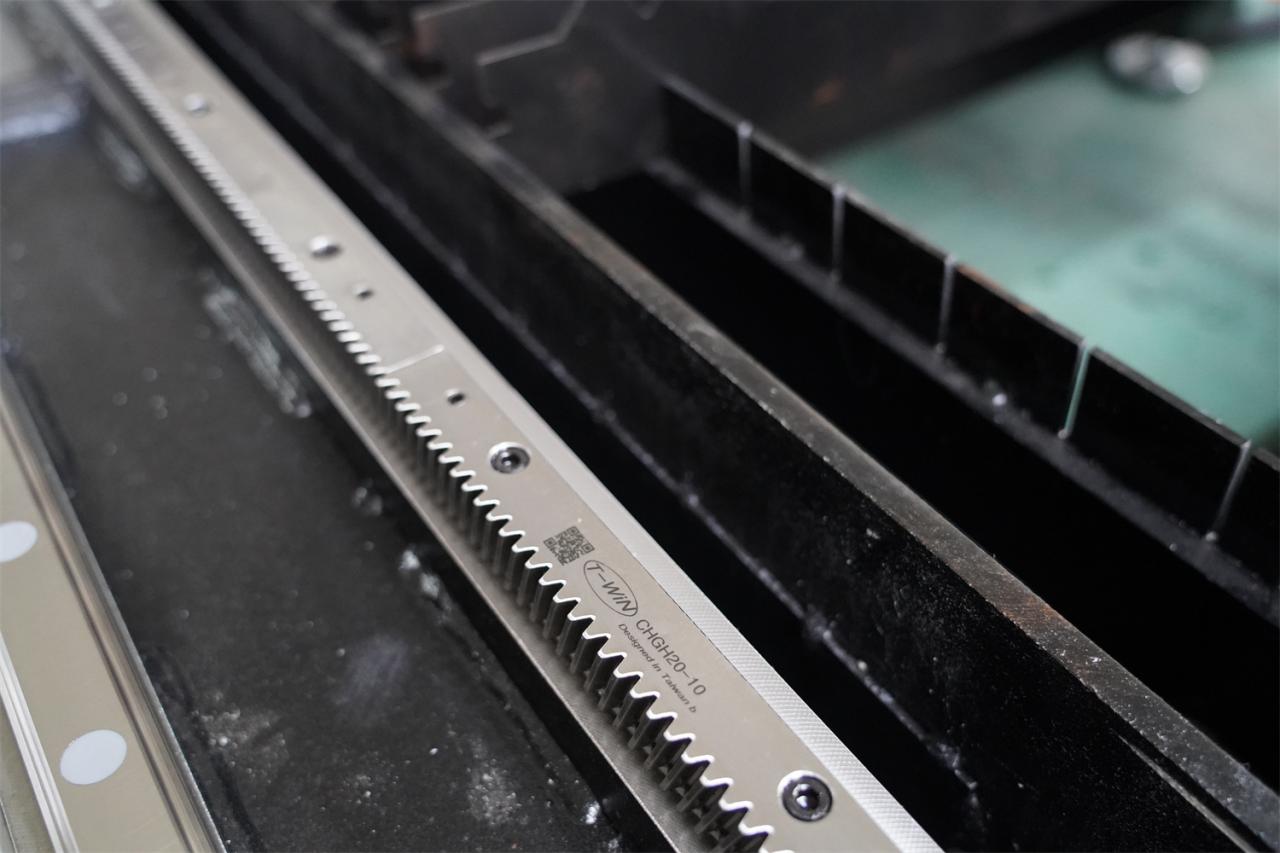 3015 4kw 1kw 2kw 3kw Stainless Steel Cnc Fiber Laser Cutting Machine 3015 4kw 1kw 2kw 3kw nerezový CNC vláknový laserový řezací stroj