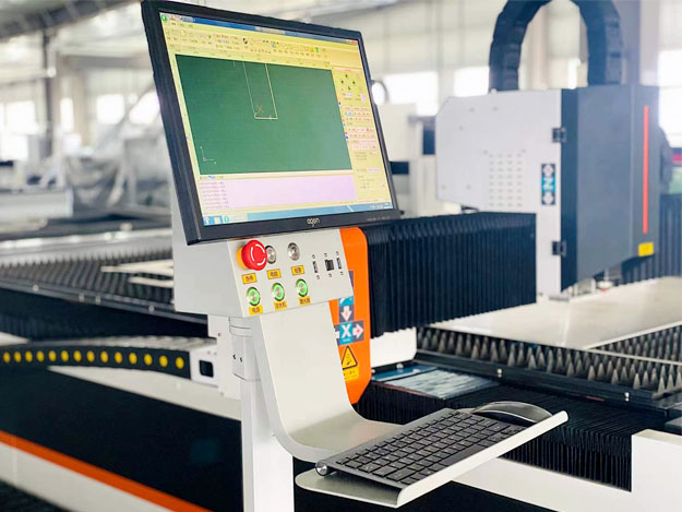 3015 Fiber Laser Cutting Machine For High-Speed Cutting Of 1-6mm Metal Materials 3015 Vláknový laserový řezací stroj pro vysokorychlostní řezání 1-6 mm kovových materiálů