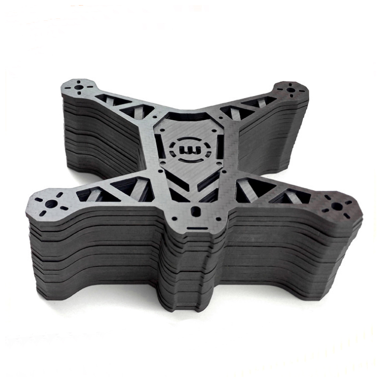 3015 Vláknový laserový řezací stroj na kov 1000w 2000w Max Raycus laserový výkon