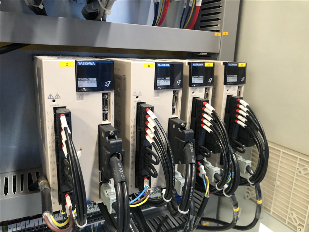 3+1 Axis Cnc Hydraulic Press Brake With Esa System Hydraulický ohraňovací lis CNC 3+1 se systémem Esa