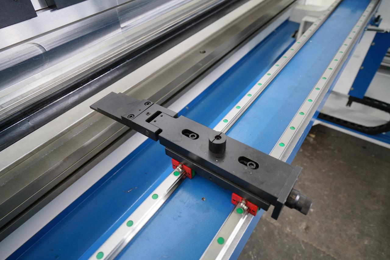 4 Axis Cnc Tandem Press Brake With Delem Da58t 2d Graphical Controller 4osý CNC tandemový ohraňovací lis s 2d grafickým ovladačem Delem Da58t