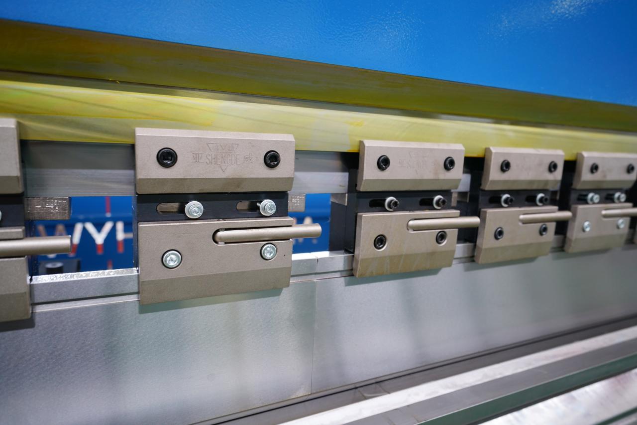 4 Axis Cnc Tandem Press Brake With Delem Da58t 2d Graphical Controller 4osý CNC tandemový ohraňovací lis s 2d grafickým ovladačem Delem Da58t