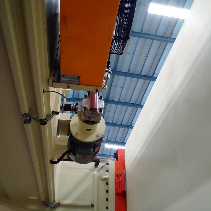 4 Axis Cnc Tandem Press Brake With Delem Da58t 2d Graphical Controller 4osý CNC tandemový ohraňovací lis s 2d grafickým ovladačem Delem Da58t