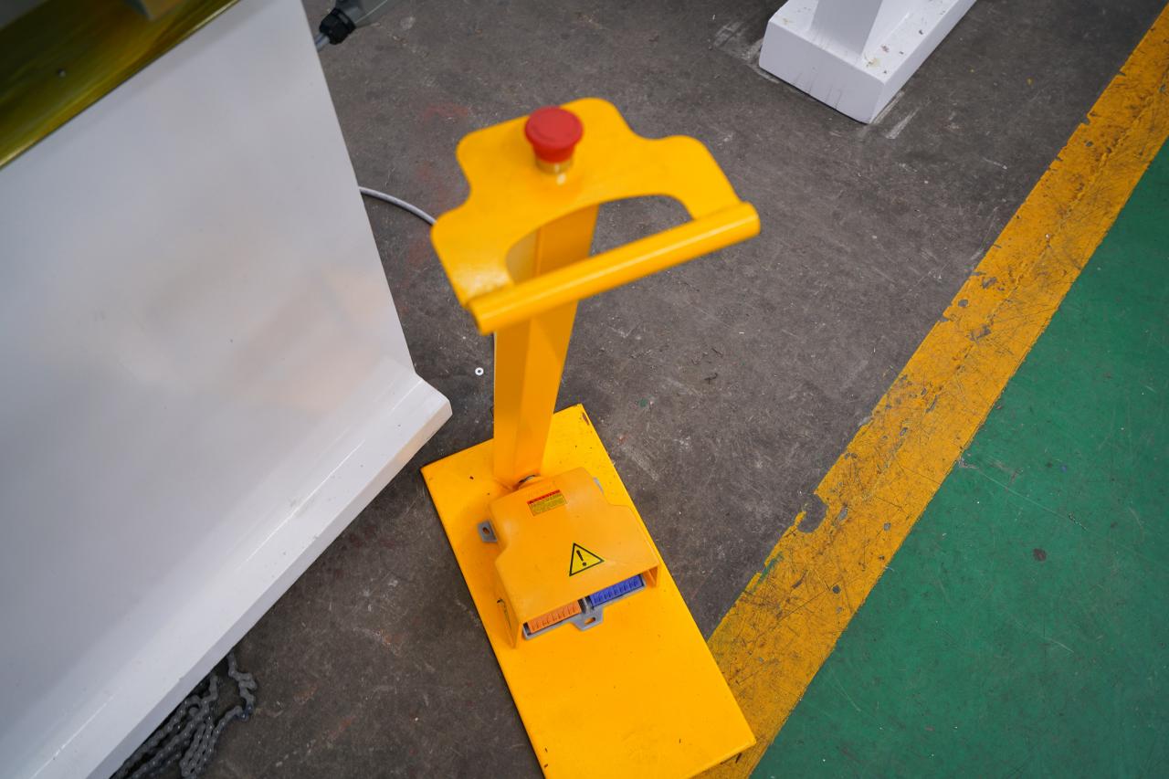 4 Axis Cnc Tandem Press Brake With Delem Da58t 2d Graphical Controller 4osý CNC tandemový ohraňovací lis s 2d grafickým ovladačem Delem Da58t