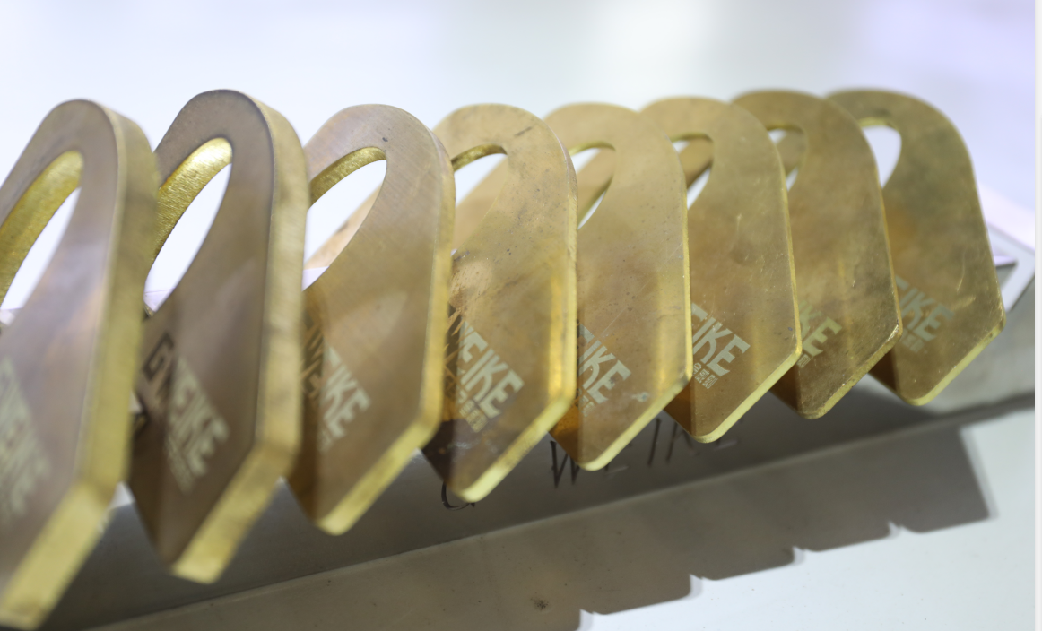 4kw vláknový laserový řezací stroj