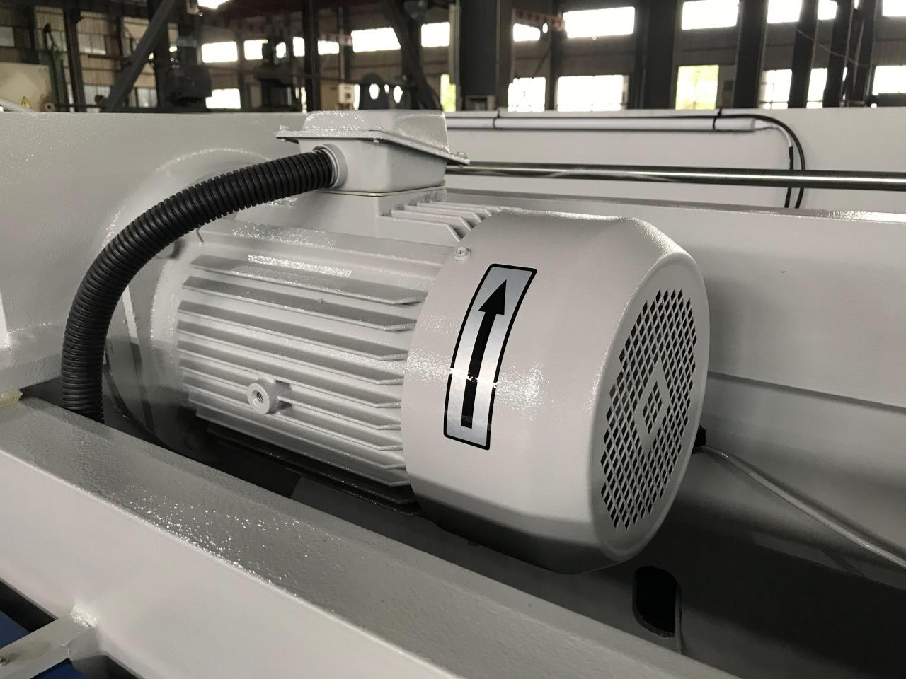 4mm Oem Qc11y-8x3200 Nc Hydraulic Guillotine Guillotine Shearing Machine 4mm Oem Qc11y-8x3200 Nc Hydraulická gilotina Gilotinový nůžkový stroj