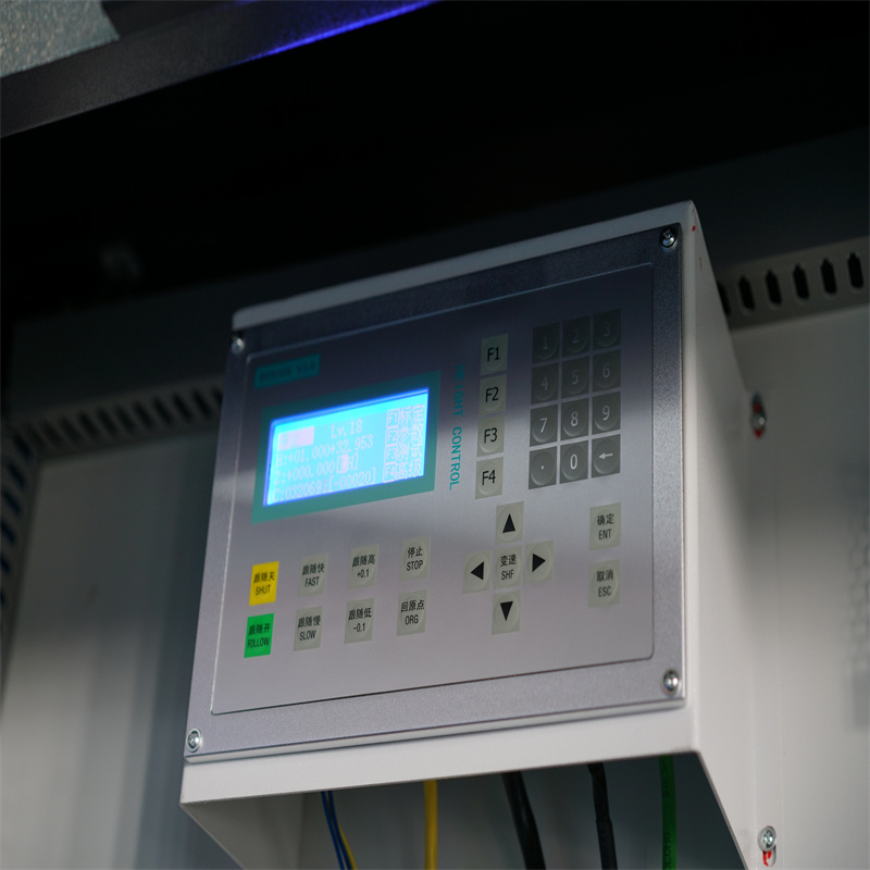 5mm ocelové kovové vlákno laserový řezací stroj CNC plech Cena