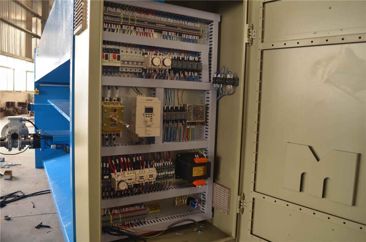 6*3200mm Guillotine Shears Metal Shear Hydraulic Iron Sheet Cutting Shearing Machine Gilotinové nůžky 6 * 3200 mm Nůžky na kov Hydraulické nůžky na řezání plechů