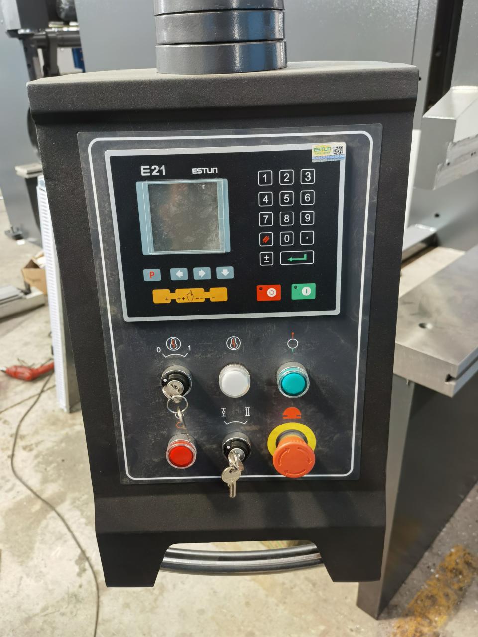 Stroj na řezání plechů z nerezové oceli 6x3200 mm, automatický stroj na stříhání plechů