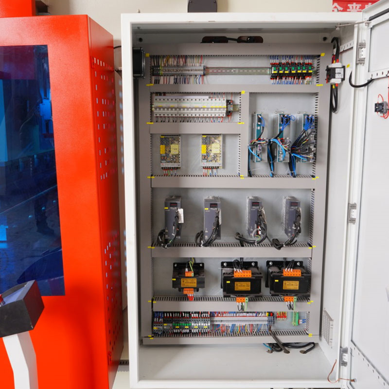 CNC hydraulický ohraňovací lis model Wc67k-80tx3200