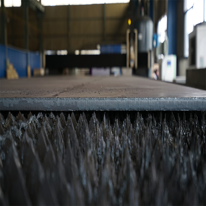 Čína Vysoce kvalitní levný 3kw vláknový laserový řezací stroj Cena