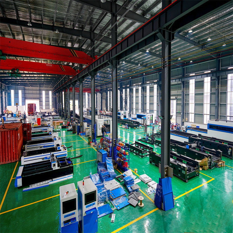 Vysoce výkonný 3015 2000W laserový řezací stroj na kovové plechy CNC vláknem 3