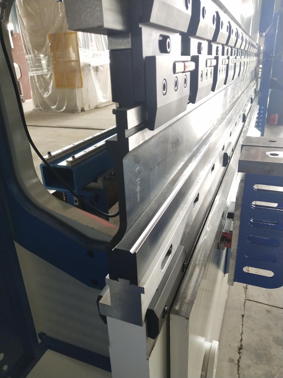 China Metal Hydraulic Press Brake Machine With Reasonable Price Čína Kovový hydraulický ohraňovací lis s rozumnou cenou