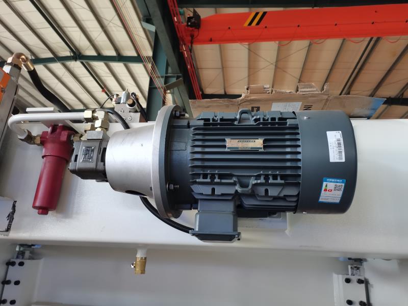 China Metal Hydraulic Press Brake Machine With Reasonable Price Čína Kovový hydraulický ohraňovací lis s rozumnou cenou