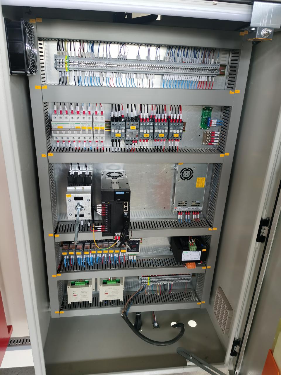 China Metal Hydraulic Press Brake Machine With Reasonable Price Čína Kovový hydraulický ohraňovací lis s rozumnou cenou