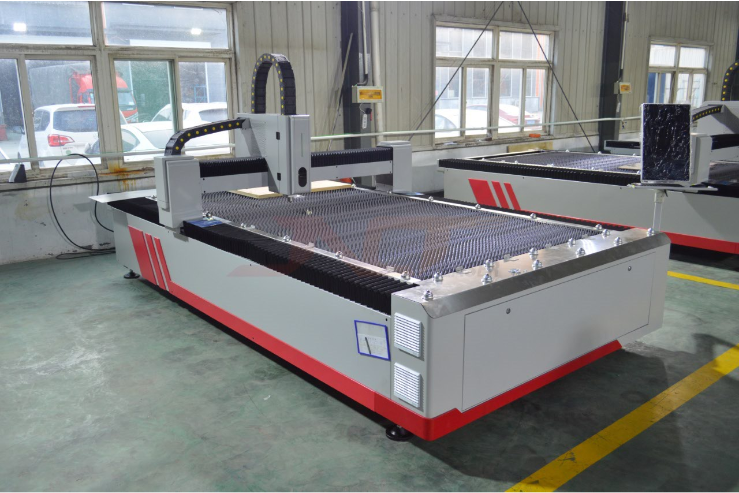 Cnc 2000w Fiber Laser Cutting Machine For Industrial Metal Sheet Cutting Cnc 2000w vláknový laserový řezací stroj pro průmyslové řezání plechů