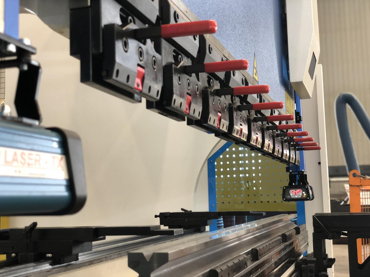 Cnc Hydraulic Bending Machine 160x3200 Press Brake Price CNC Hydraulická ohýbačka 160x3200 Cena ohraňovacího lisu