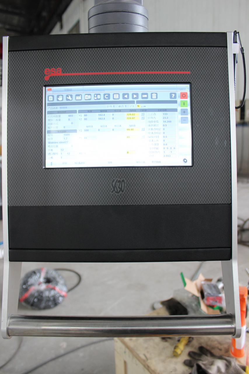 CNC kovový ohraňovací lis