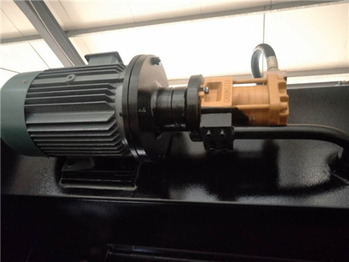 Da53t Cnc System Controller 125t4000 3+1 Axis Cnc Hydraulic Press Brake With Good Quality Da53t CNC systémový ovladač 125t4000 3+1 osý CNC hydraulický ohraňovací lis s dobrou kvalitou