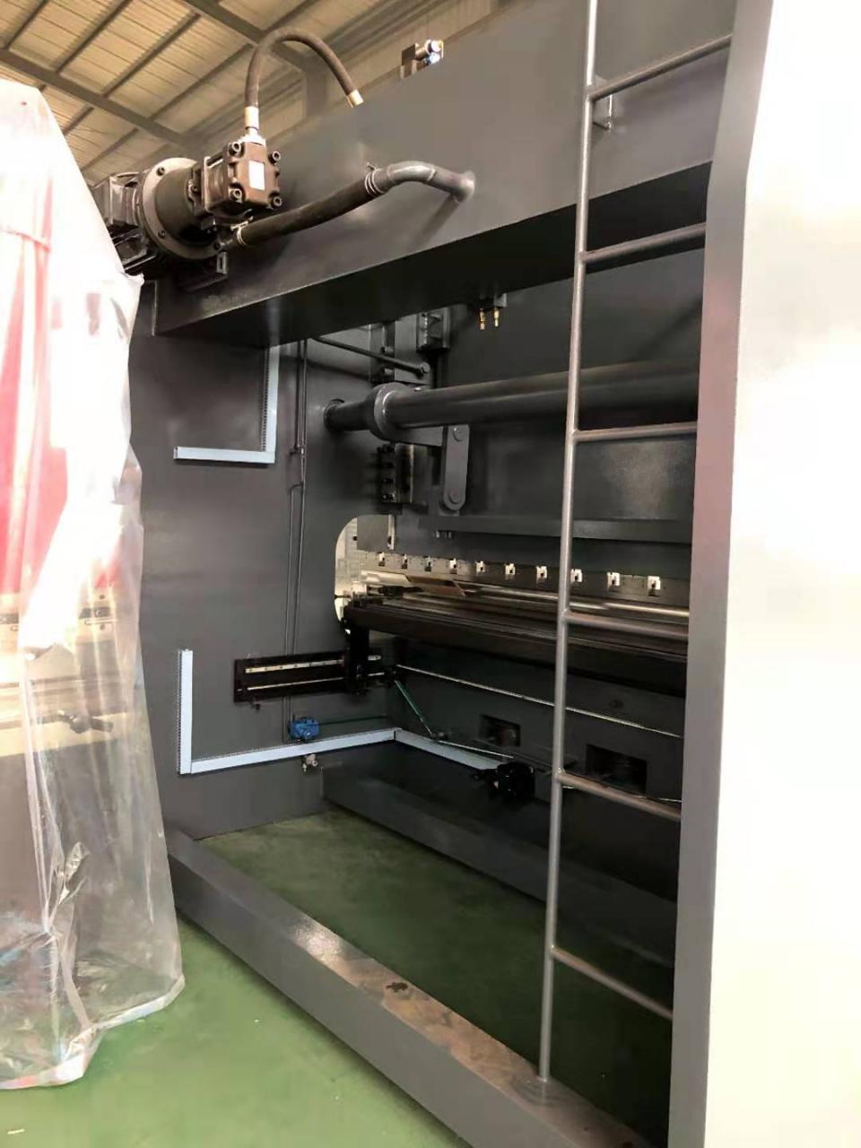 Da53t Cnc System Controller 125t4000 3+1 Axis Cnc Hydraulic Press Brake With Good Quality Da53t CNC systémový ovladač 125t4000 3+1 osý CNC hydraulický ohraňovací lis s dobrou kvalitou