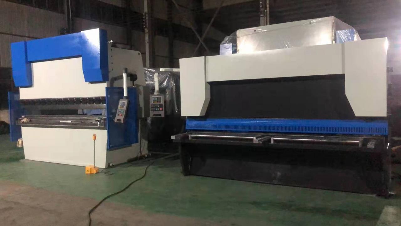 Da53t Cnc System Controller 125t4000 3+1 Axis Cnc Hydraulic Press Brake With Good Quality Da53t CNC systémový ovladač 125t4000 3+1 osý CNC hydraulický ohraňovací lis s dobrou kvalitou