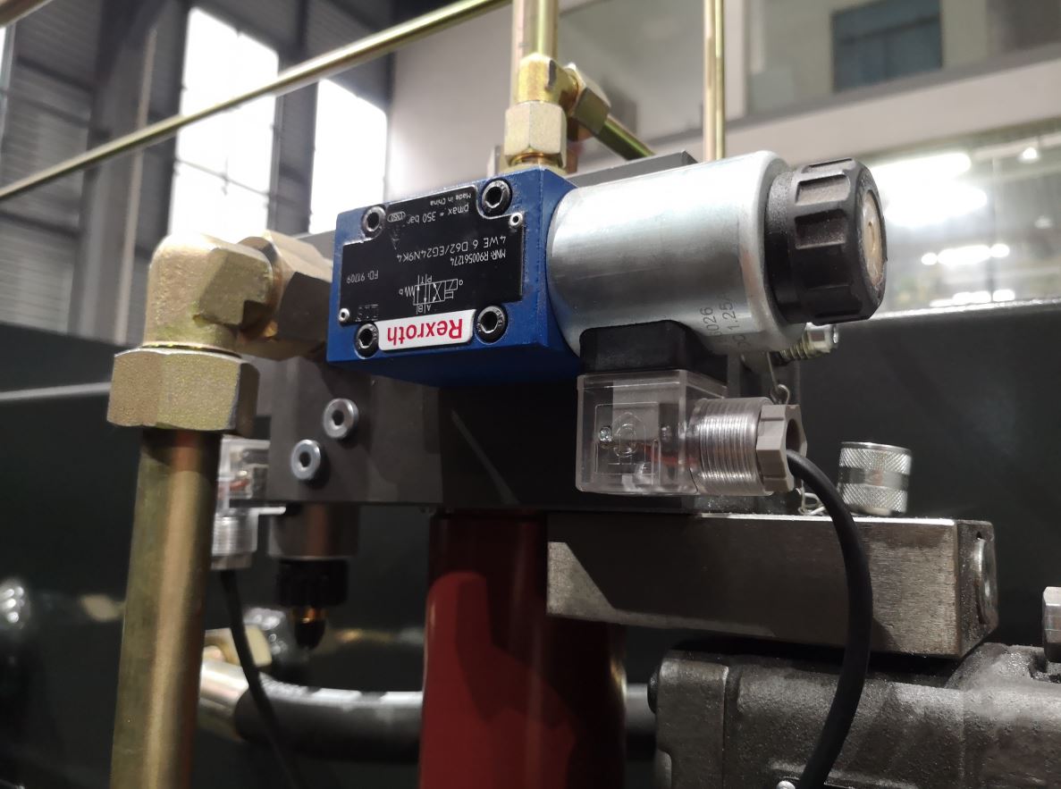 Delem Da66t 125 3+1 4+1 6+1 8+1 Cnc Hydraulic Press Brake For Metal Plate Bending Delem Da66t 125 3+1 4+1 6+1 8+1 CNC hydraulický ohraňovací lis pro ohýbání plechů